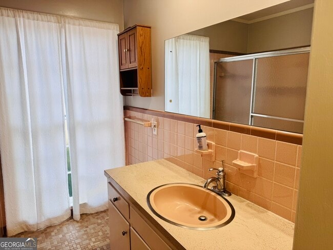 Building Photo - 110 Pine St