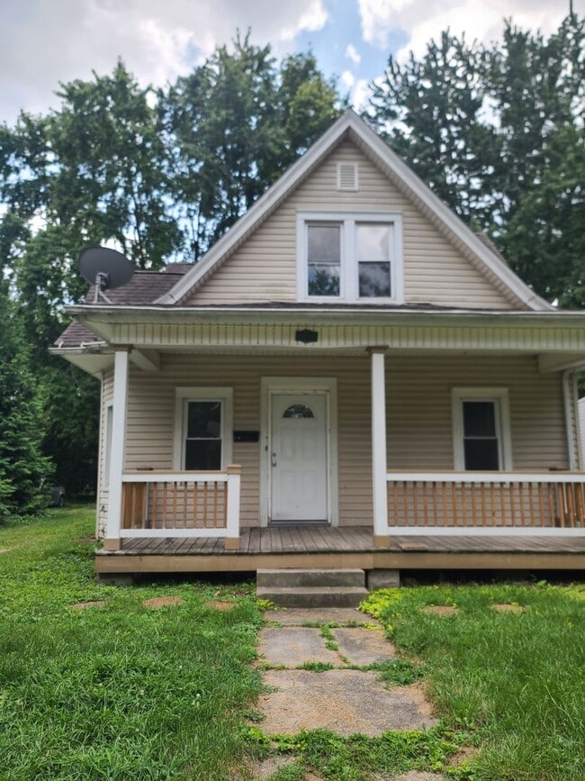 Building Photo - 1011 W Tremont St