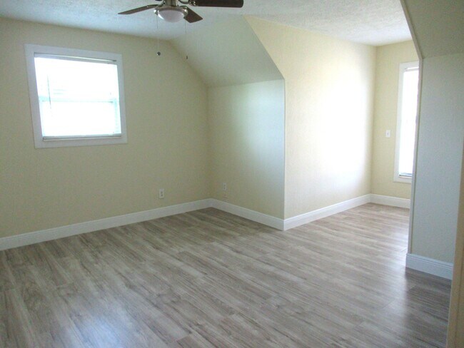 Building Photo - 5310 Palm Dr