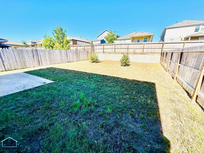 Building Photo - Beautifully maintained Two-Story 3-Bedroom...