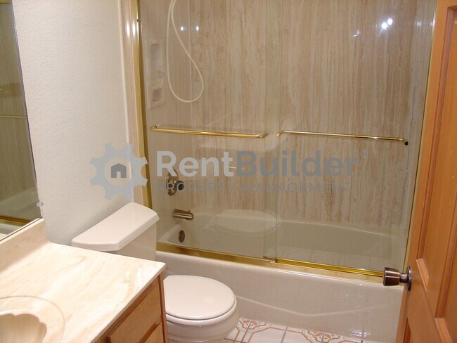 Building Photo - ***WINTER SPECIAL - LOWER RENT FOR 18 MONTH LEASE***