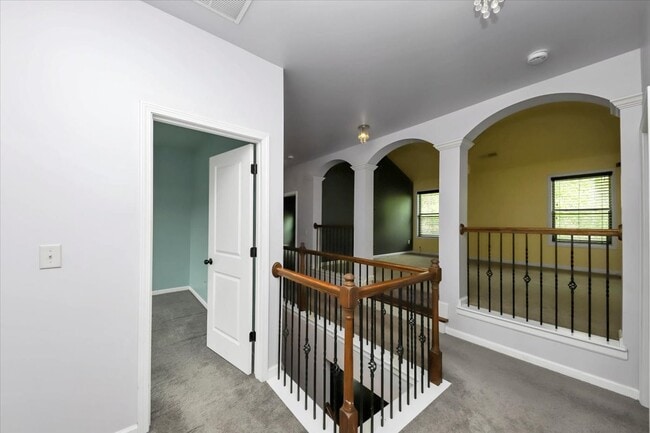 Building Photo - 6059 Cove Park Dr