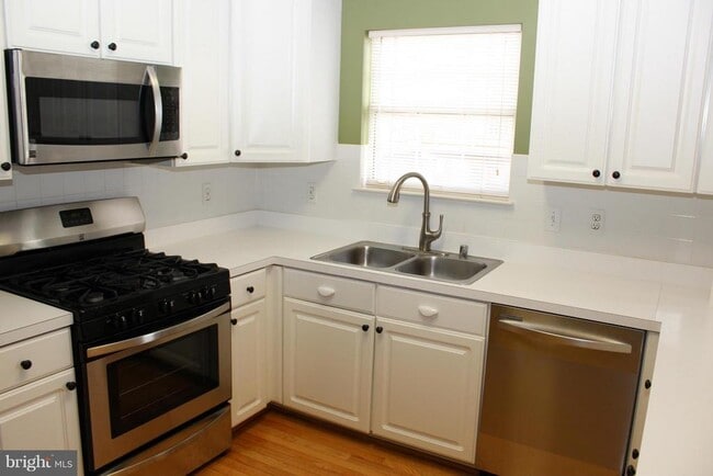 Building Photo - 13502 Nickleback Ct