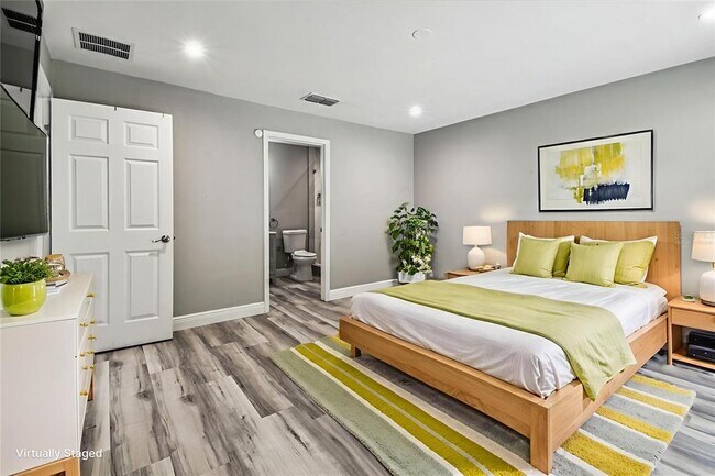 Building Photo - 6005 Lakeside Dr