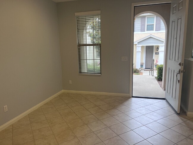 Building Photo - "Spacious 3-Bed Townhouse Retreat with 2.5 Baths in Beautiful Oceanside – 1,797 Sq Ft of Modern L...