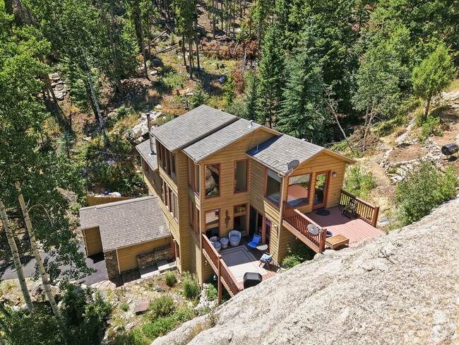 Building Photo - 551 Aspen Dr