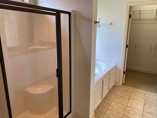 Building Photo - Now Offering ONE-MONTH FREE as Move-in Cre...