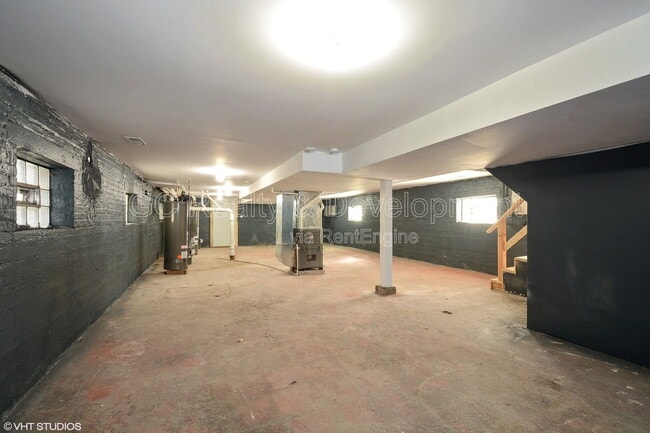 Building Photo - 2605 E 92nd St