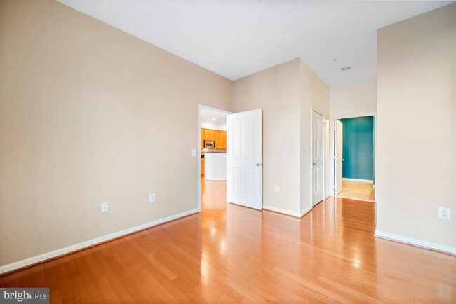 Building Photo - 2220 Fairfax Dr