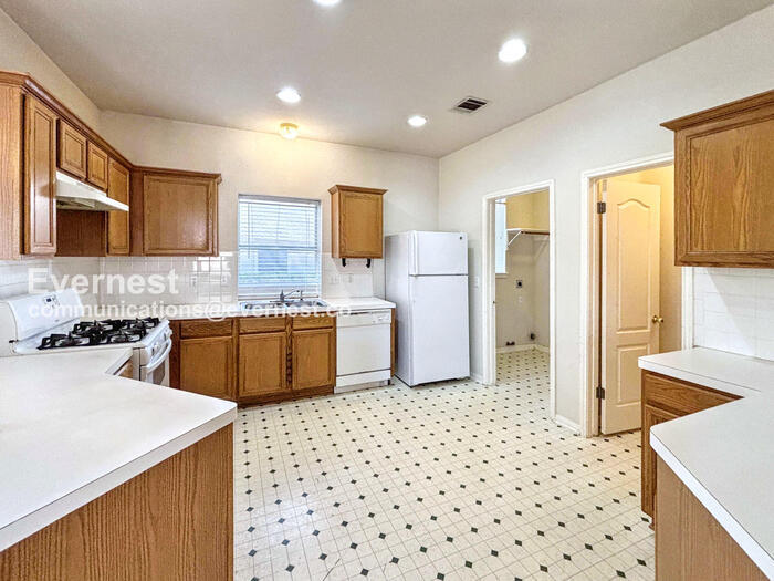 Building Photo - 15835 Opal Fire Dr