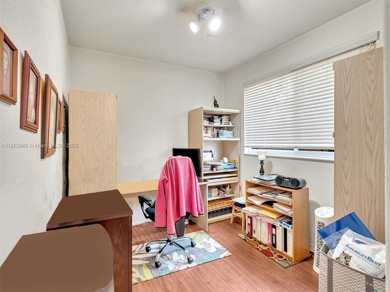 Building Photo - 3844 SW 53rd St