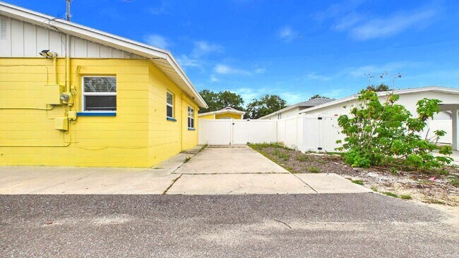 Building Photo - 3815 1st Ave N