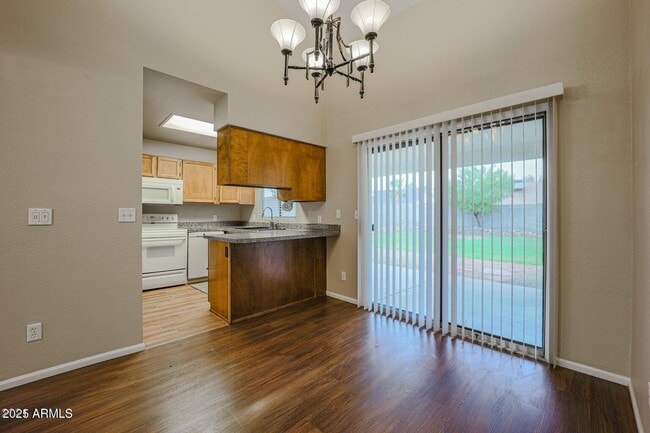 Building Photo - 1007 E Oraibi Dr