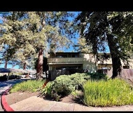 Building Photo - Charming 1-Bedroom Condo in a Serene Neigh...