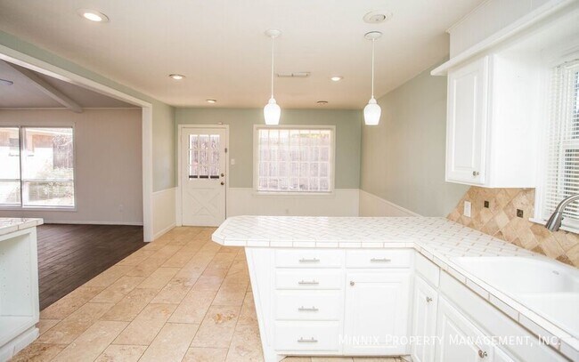 Building Photo - 6309 Nashville Dr