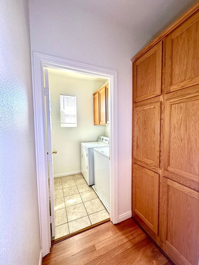 Building Photo - 5383Flowing Spring Street, Las Vegas, Nevada 89122