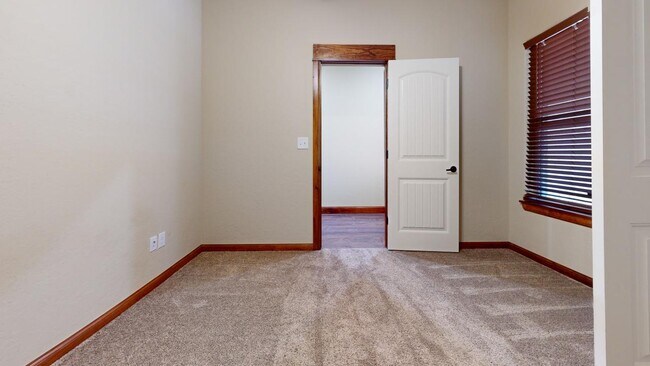Building Photo - 12832 Sierra Ln