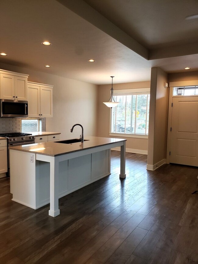 Building Photo - 20863 Gateway Dr