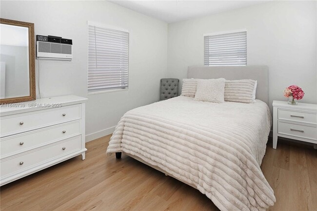 Building Photo - 326 Van Buren St