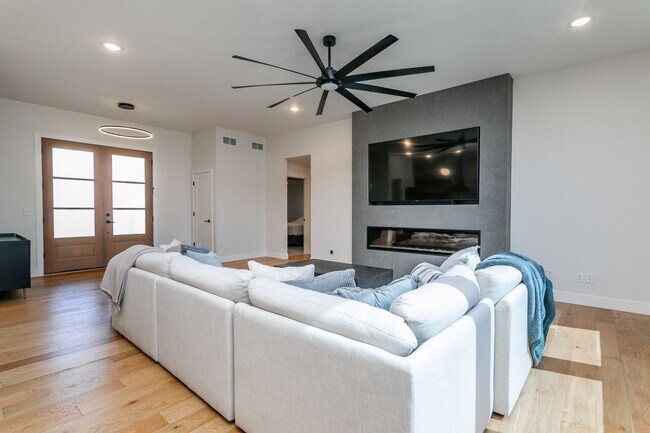 Building Photo - Luxury Breckenridge Park Home