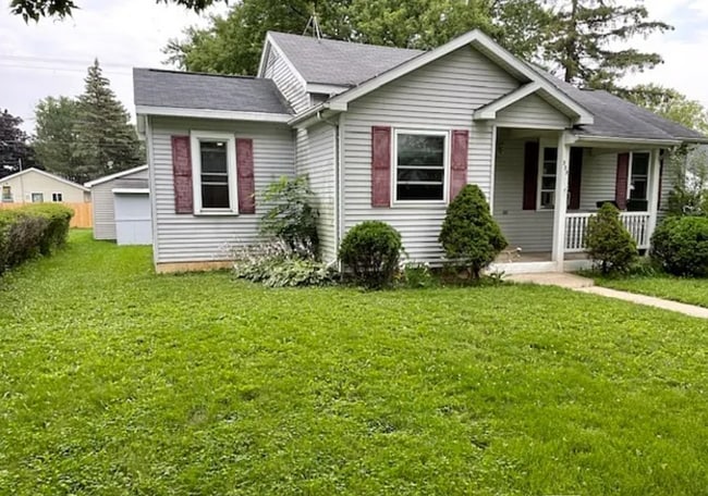 Building Photo - 4-Bedrooms! Garage! PETS WELCOME