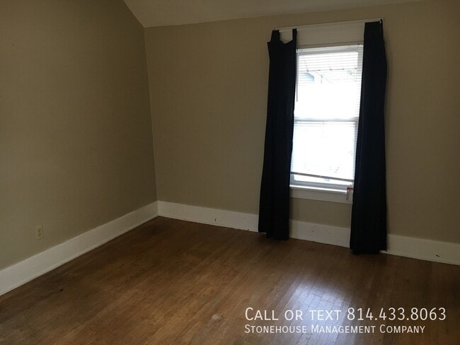 Building Photo - 1302 W 25th St