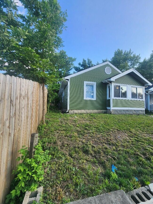 Primary Photo - Westside 4 Bedroom Home Near MLK and 16th ...