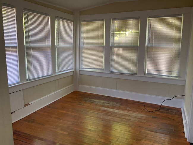 Building Photo - DOWNTOWN WILMINGTON - 2 Bedroom - Bungalow...