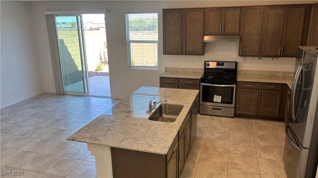 Building Photo - 8736 Victoria Pk St