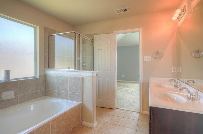 Building Photo - 13802 Dunhurst Ln