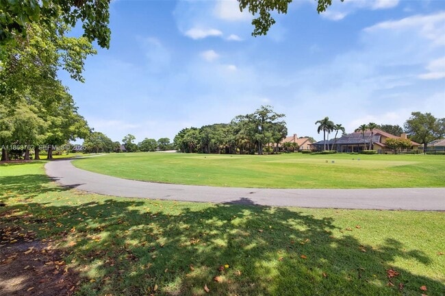 Building Photo - 15 Balfour Rd E