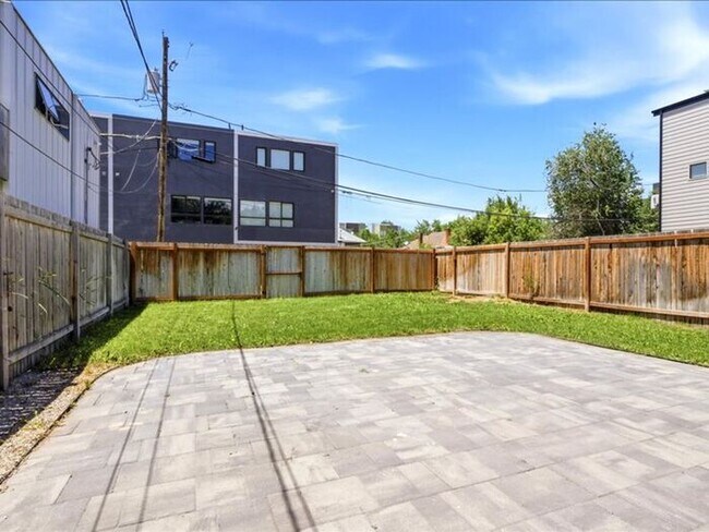 Building Photo - Salt Lake Central: large 3 bedroom, 2 bath + office