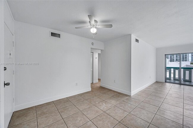 Building Photo - 701 Collins Ave