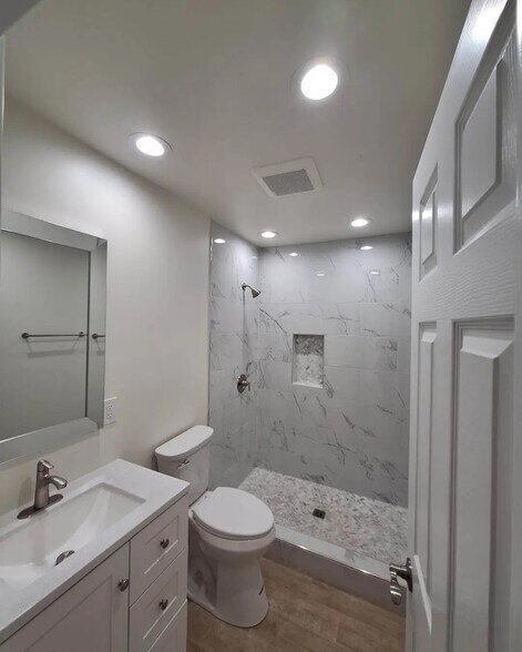 Building Photo - 853 Harper Ct