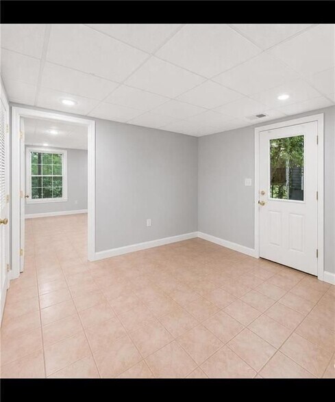 Building Photo - 5200 Laurel Bridge Dr SE