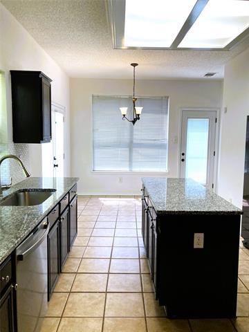 Building Photo - 2078 Belvedere Dr