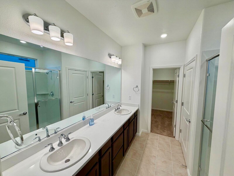 Building Photo - 1570 Pinchot Dr