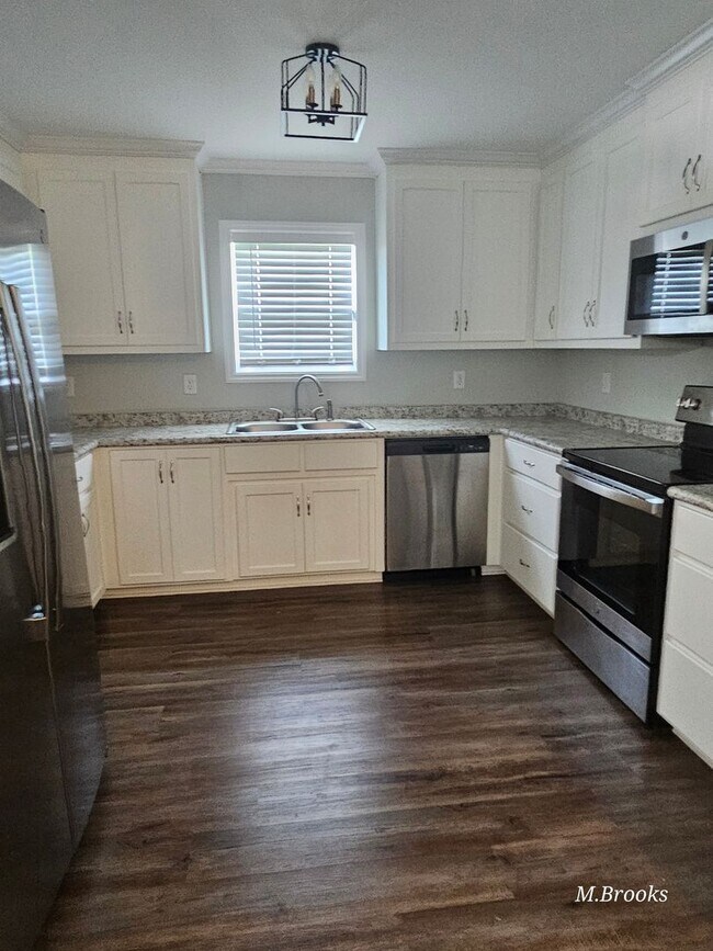 Building Photo - 1704 Almond Tree Pl