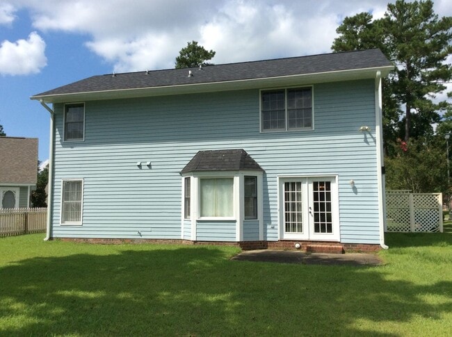Building Photo - Located in the Heart of Havelock!