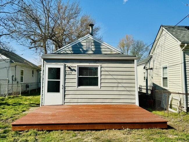 Building Photo - 520 Wainwright Ave