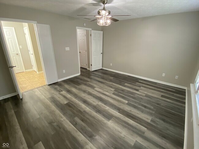 Building Photo - 8457 Traders Ct