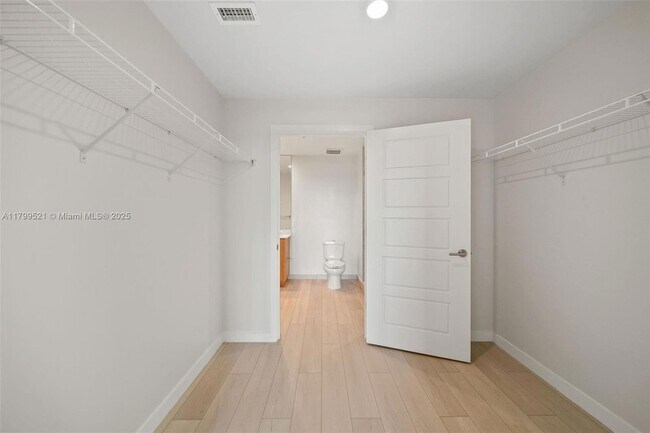 Building Photo - 555 NE 8th St
