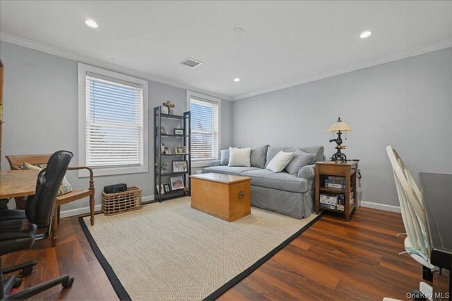 Building Photo - 5 Carlton Ave