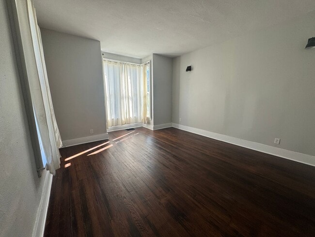 Building Photo - 302-304 Lenox Ave