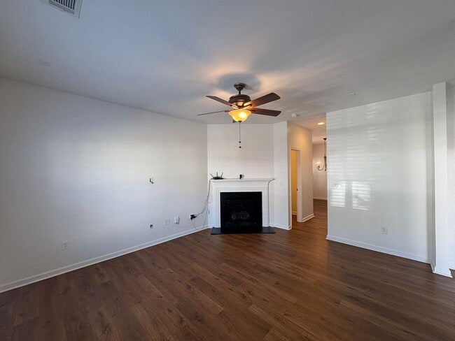 Building Photo - Charming 3/2.5 Easley Home Available Now!