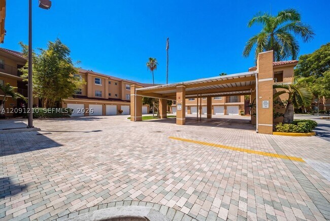 Building Photo - 771 N Pine Island Rd