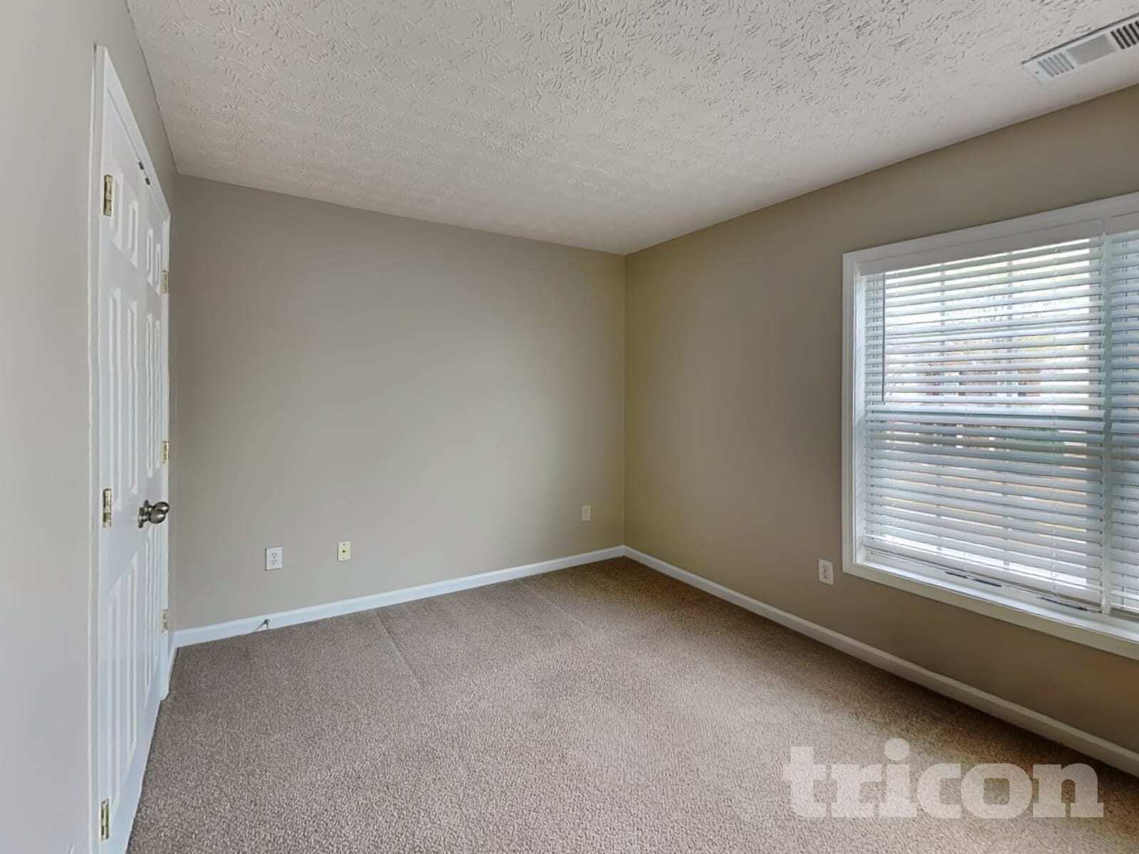 Building Photo - 315 Clairidge Ln SW