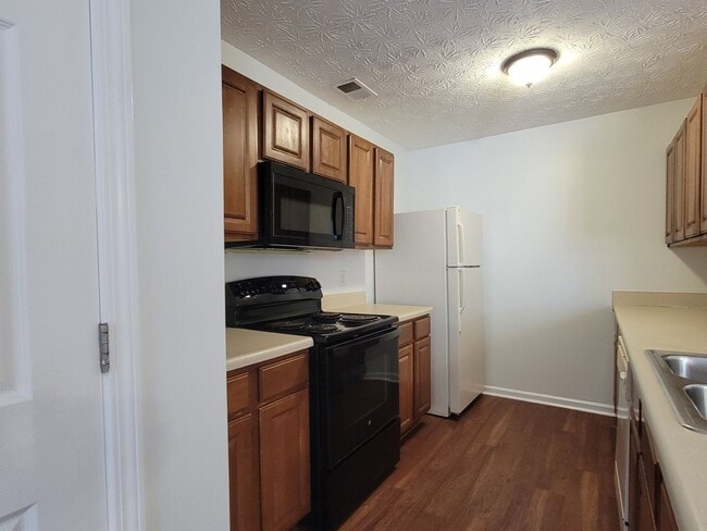 Building Photo - Experience modern living in this stunning two-story townhome! Awesome School District