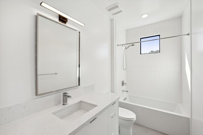 Building Photo - Luxurious Modern Single Family Home in West Menlo Park Available Now!