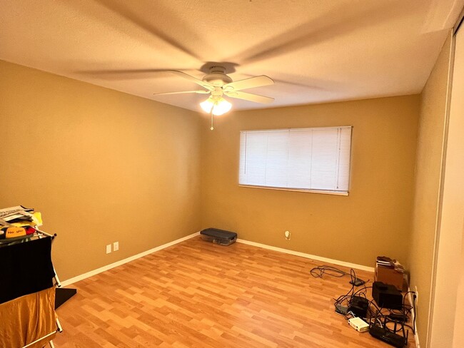 Building Photo - Campbell Duplex: 2 BR 1 BA with Garage & W...